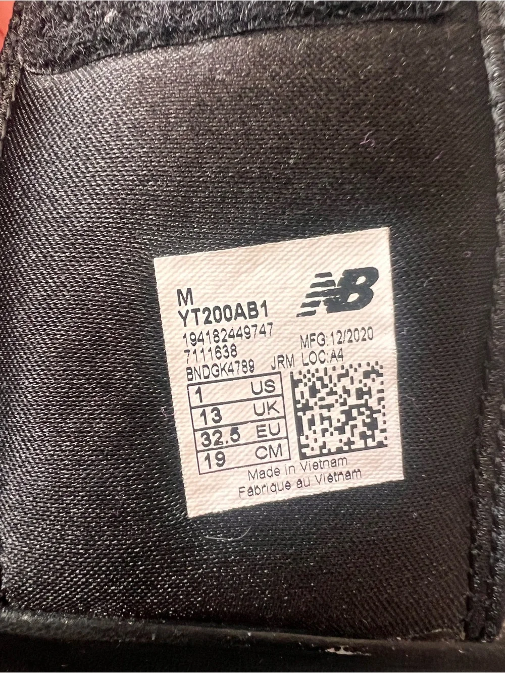 Kids size 1y New Balance Black Slide Sandals with White Logo